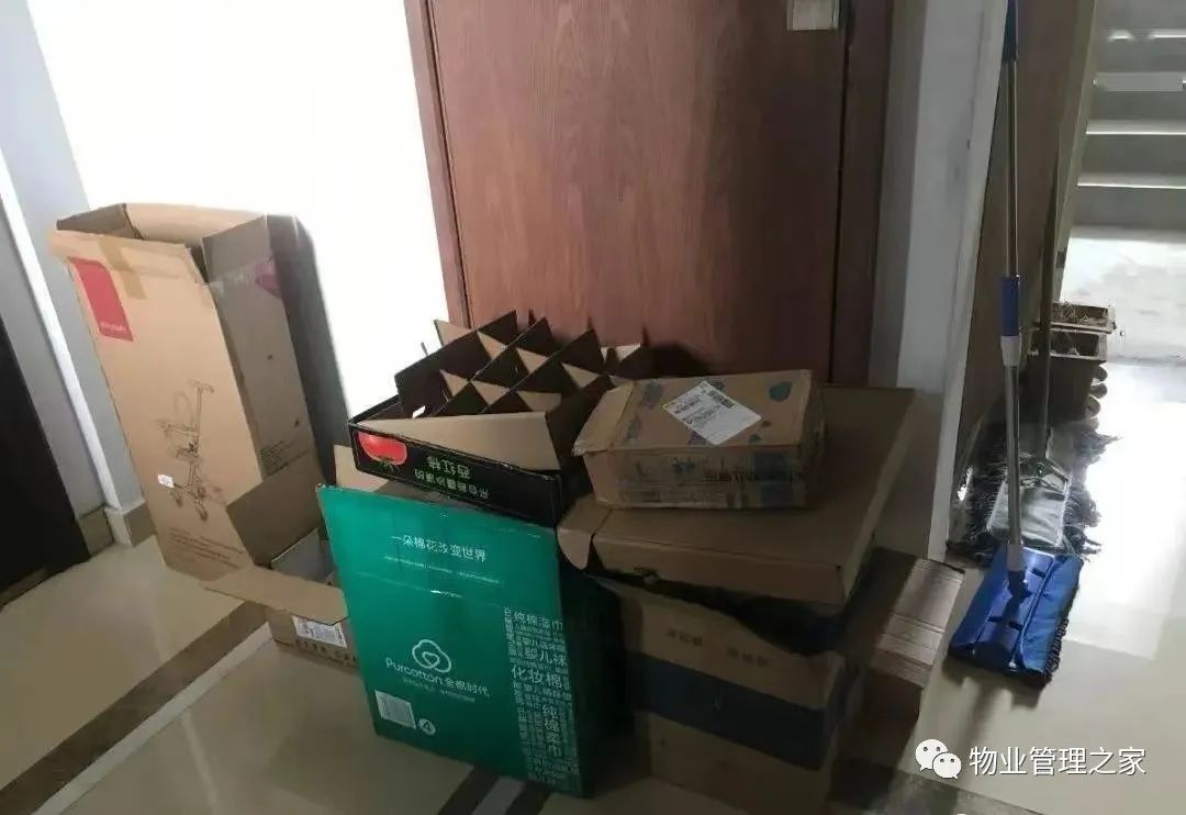 业主物品放楼道被清理状告物业，法院判决：物